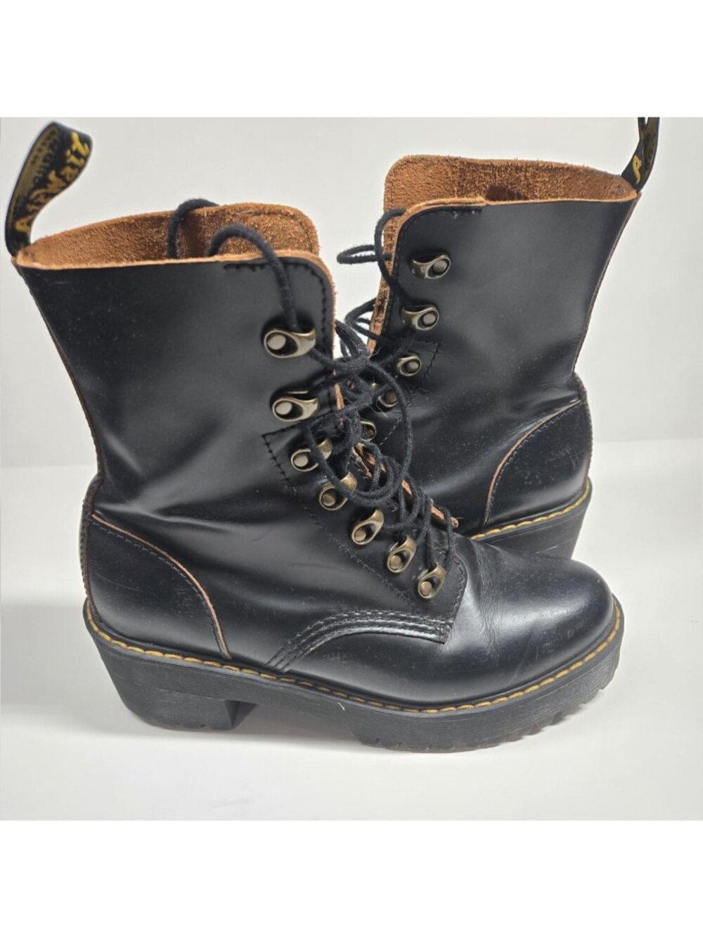 Dr. Marten Leona platform lace up combat boots. size 9.